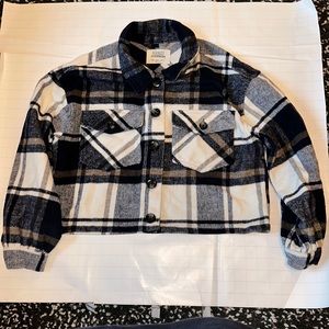 Blue and white cropped flannel